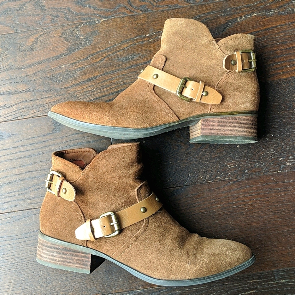 Crown Vintage genuine suede ankle booties, sze 9.5